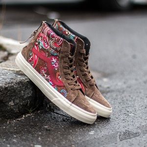 Size 12 Men’s Sk8 Hi Paisley Vans